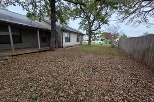 237 S Green Oaks Loop, Fredericksburg, TX 78624 - Photo 4
