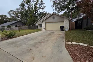 237 S Green Oaks Loop, Fredericksburg, TX 78624 - Photo 2