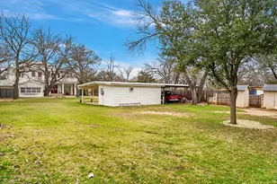 601 Bell St, Fredericksburg, TX 78624 - Photo 34