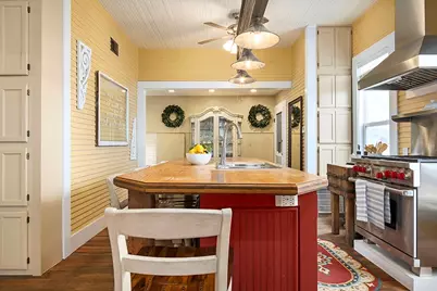 601 Bell St, Fredericksburg, TX 78624 - Photo 10
