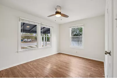 411 W Water St, Kerrville, TX 78028 - Photo 12