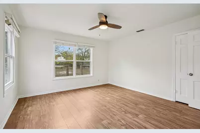 411 W Water St, Kerrville, TX 78028 - Photo 20