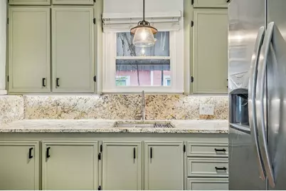 411 W Water St, Kerrville, TX 78028 - Photo 10