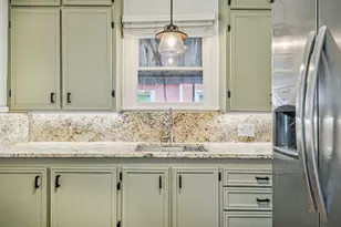 411 W Water St, Kerrville, TX 78028 - Photo 10