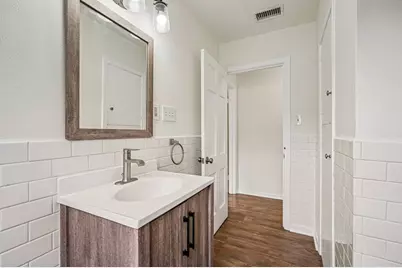 411 W Water St, Kerrville, TX 78028 - Photo 16