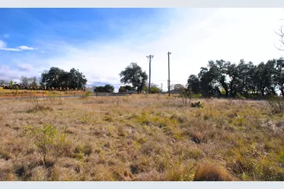 000 W Live Oak Rd, Fredericksburg, TX 78624 - Photo 10