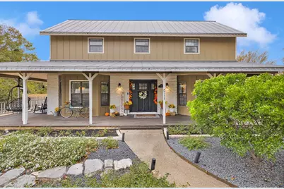 611 W Burbank St, Fredericksburg, TX 78624 - Photo 2