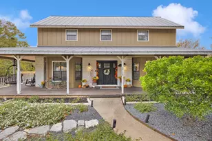 611 W Burbank St, Fredericksburg, TX 78624 - Photo 2