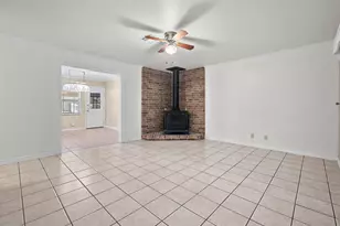 612 Bluebonnet, Fredericksburg, TX 78624 - Photo 2