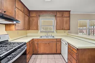 612 Bluebonnet, Fredericksburg, TX 78624 - Photo 8