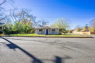 401 E Morse St, Fredericksburg, TX 78624 - Photo 22