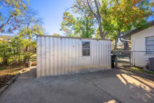 401 E Morse St, Fredericksburg, TX 78624 - Photo 18