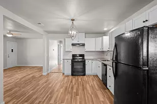 309 W College St, Fredericksburg, TX 78624 - Photo 10