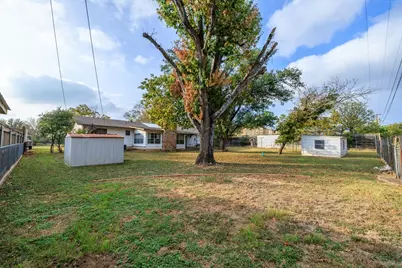 308 Frederick Rd, Fredericksburg, TX 78624 - Photo 8