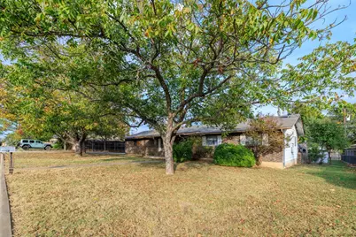 308 Frederick Rd, Fredericksburg, TX 78624 - Photo 4