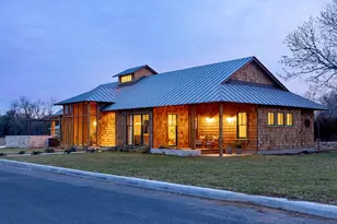 601 Whitney, Fredericksburg, TX 78624 - Photo 4