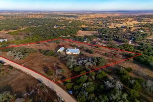 256 Royalview Dr, Fredericksburg, TX 78624 - Photo 2