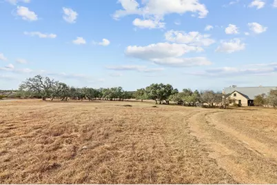 256 Royalview Dr, Fredericksburg, TX 78624 - Photo 32