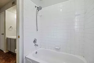 1601 Newton St, Kerrville, TX 78028 - Photo 12