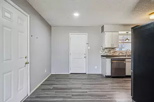 1601 Newton St, Kerrville, TX 78028 - Photo 6