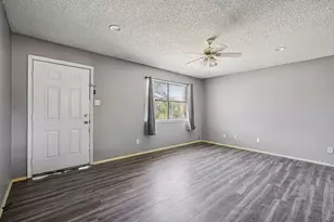 1601 Newton St, Kerrville, TX 78028 - Photo 4