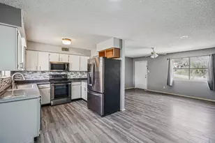 1601 Newton St, Kerrville, TX 78028 - Photo 8