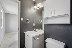 1601 Newton St, Kerrville, TX 78028 - Photo 12