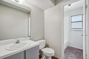 1601 Newton St, Kerrville, TX 78028 - Photo 10