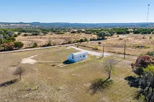 566 Rocky Rd, Hye, TX 78635 - Photo 4