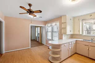 811 Franklin, Fredericksburg, TX 78624 - Photo 8