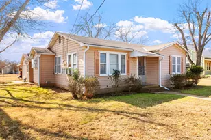 811 Franklin, Fredericksburg, TX 78624 - Photo 2