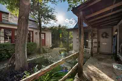 104 E Austin St #B, Fredericksburg, TX 78624 - Photo 8