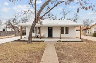 328 W Morse St, Fredericksburg, TX 78624 - Photo 2