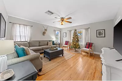 210 N Acorn St, Fredericksburg, TX 78624 - Photo 10