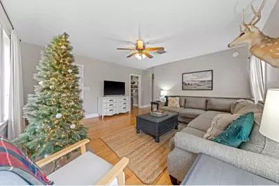 210 N Acorn St, Fredericksburg, TX 78624 - Photo 12