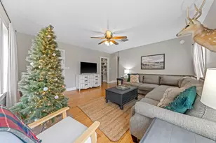 210 N Acorn St, Fredericksburg, TX 78624 - Photo 12