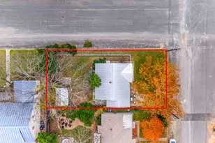 210 N Acorn St, Fredericksburg, TX 78624 - Photo 4