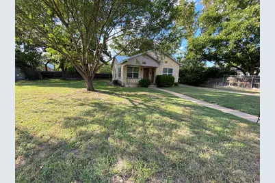 706 N Lincoln, Fredericksburg, TX 78624 - Photo 2