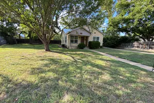 706 N Lincoln, Fredericksburg, TX 78624 - Photo 2