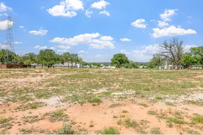 1005 W Travis St, Fredericksburg, TX 78624 - Photo 2
