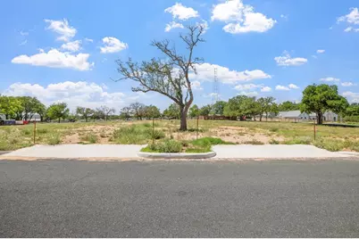 1001 W Travis St, Fredericksburg, TX 78624 - Photo 4