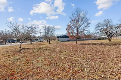 303 Walnut St, Fredericksburg, TX 78624 - Photo 32