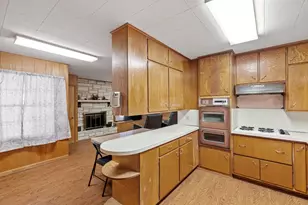 303 Walnut St, Fredericksburg, TX 78624 - Photo 16