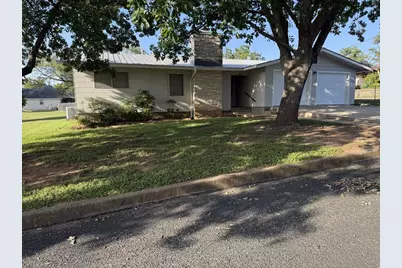 303 Walnut St, Fredericksburg, TX 78624 - Photo 1