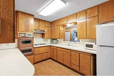 303 Walnut St, Fredericksburg, TX 78624 - Photo 14