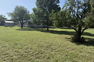 303 Walnut St, Fredericksburg, TX 78624 - Photo 36