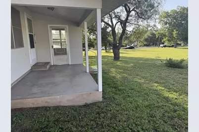 303 Walnut St, Fredericksburg, TX 78624 - Photo 6