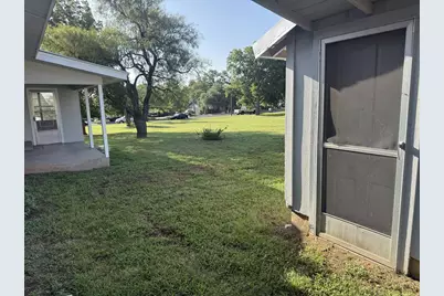 303 Walnut St, Fredericksburg, TX 78624 - Photo 8