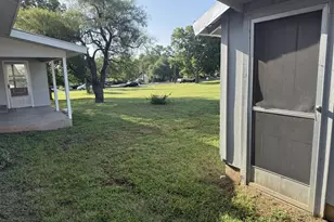 303 Walnut St, Fredericksburg, TX 78624 - Photo 8