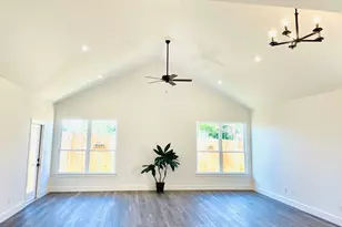 706 Cirrus Ln, Fredericksburg, TX 78624 - Photo 2